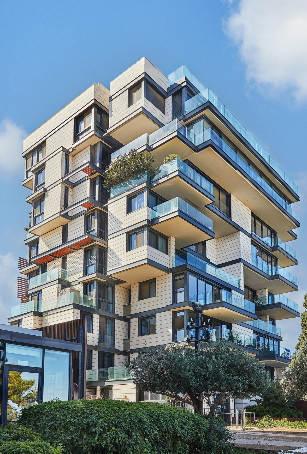 Vista del centro de Alicante con edificios residenciales modernos